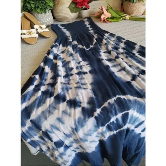 Blue and white tie dye design long strapless maxi dress. - Picture 5 of 10